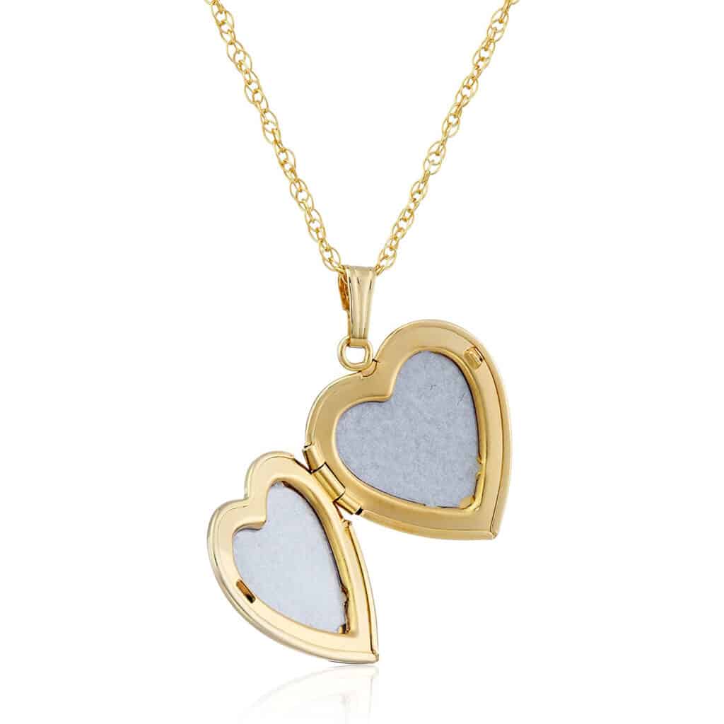 Best gifts ideas for girl: Amazon Collection Heart Locket Necklace